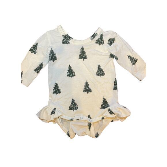 Kate Quinn Green Pine Tree Forest‎ Christmas Ruffle Leg Bodysuit 0-3 Months - Picture 1 of 4